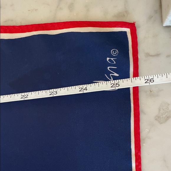 VERA NEUMANN Vintage Vibrant Colorblock Silky Square Scarf - Picture 16 of 16